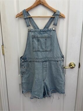 Universal Thread 16/33R Woman’s Light Wash Overalls